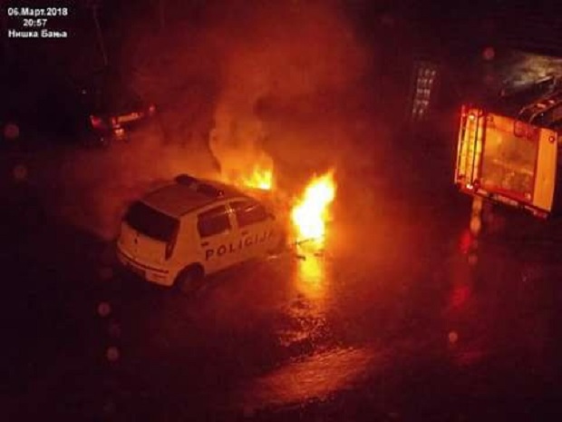 Изгорео полицијски ауто у Нишкој бањи